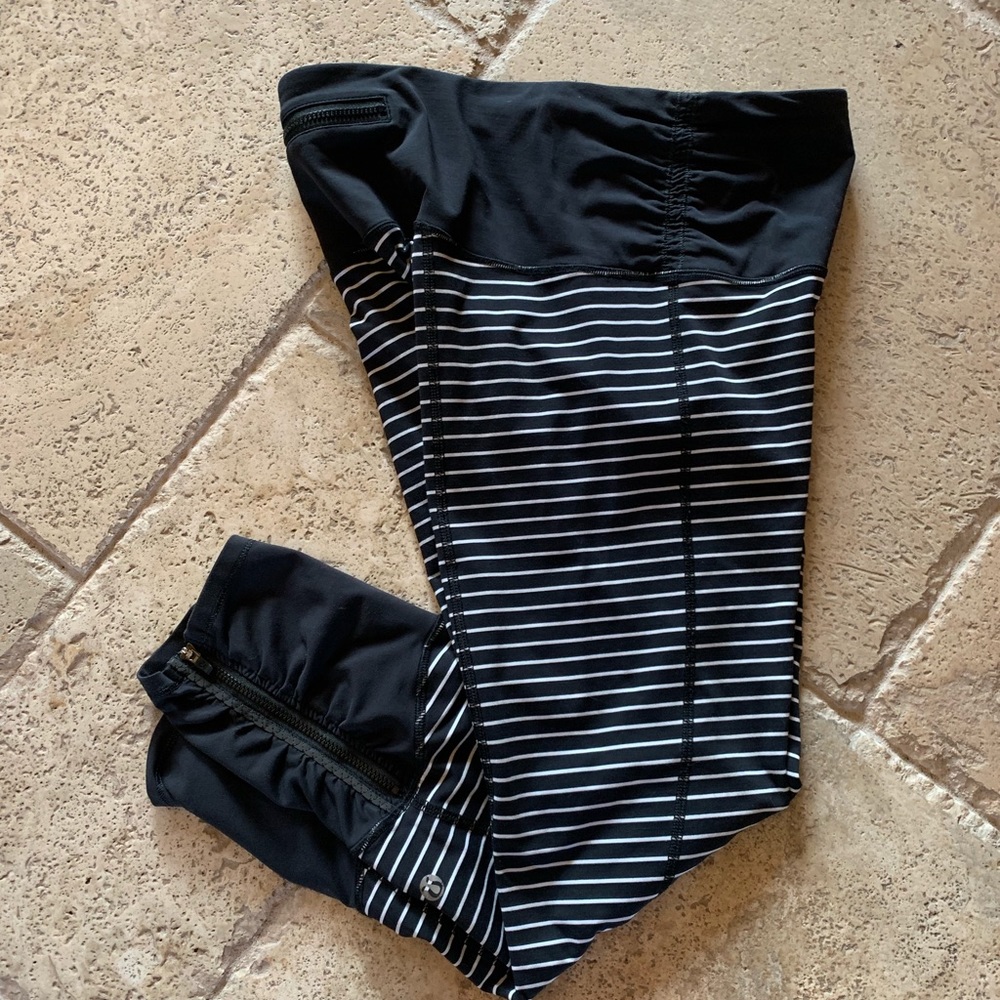 🚫SOLD🚫 Lululemon Runday crops. - Picture 4 of 4